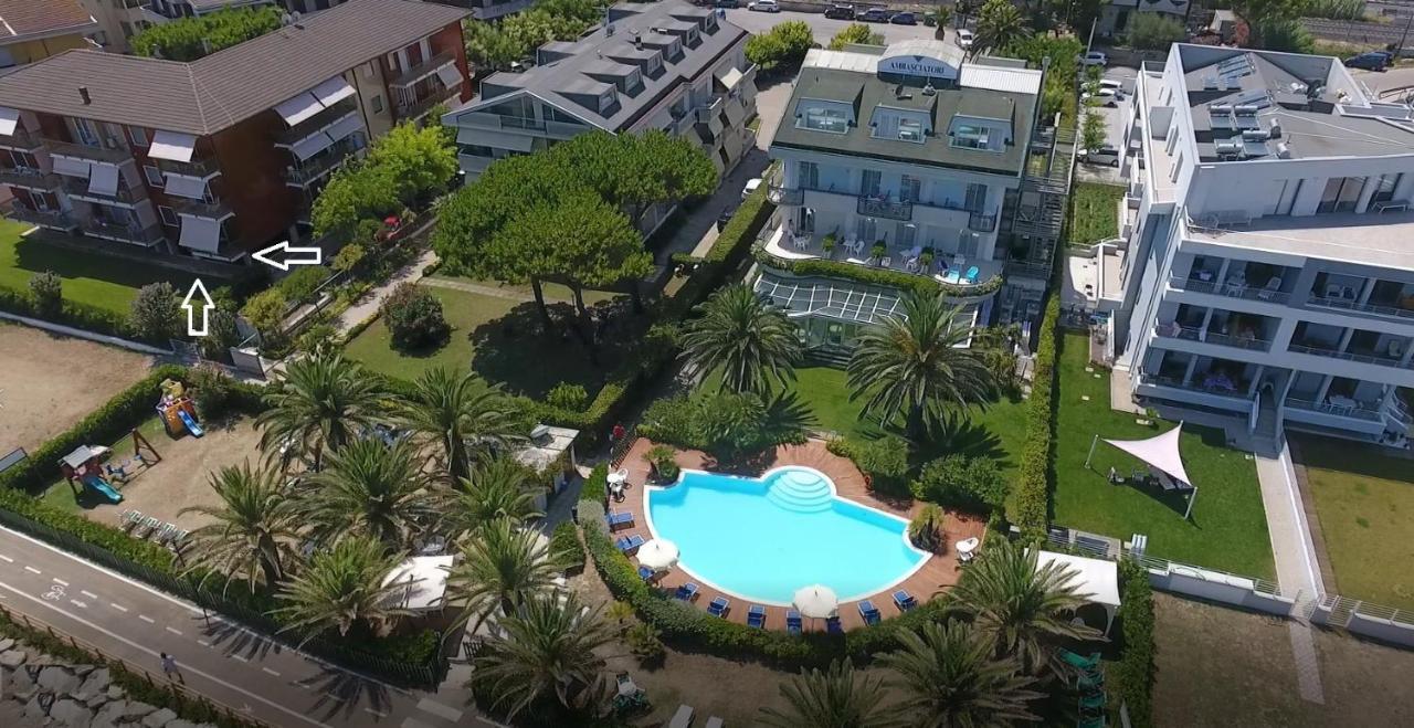 Hotel Ambasciatori Pineto Bagian luar foto