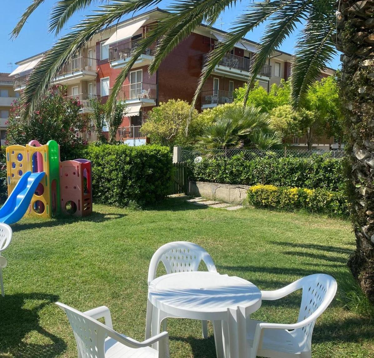 Hotel Ambasciatori Pineto Ruang foto