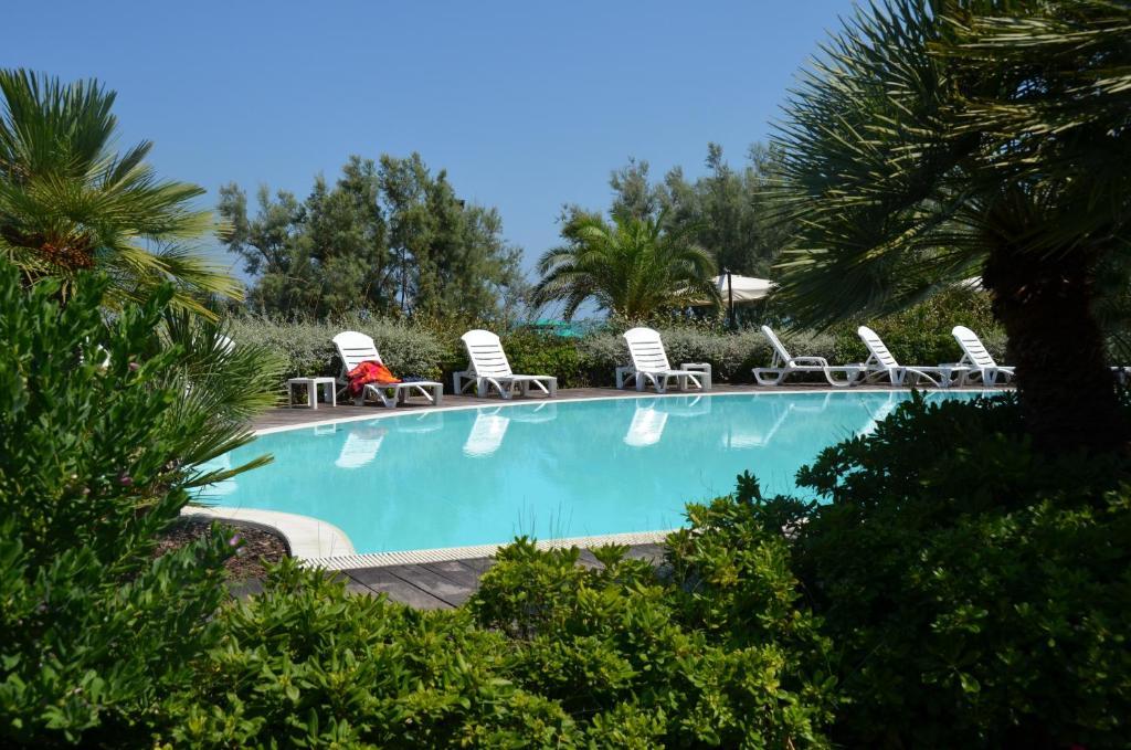 Hotel Ambasciatori Pineto Bagian luar foto